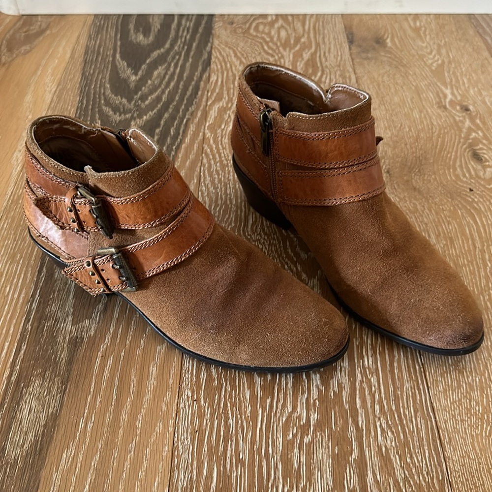SAM EDELMAN distressed weathered cognac suede & leather ankle booties, size 6